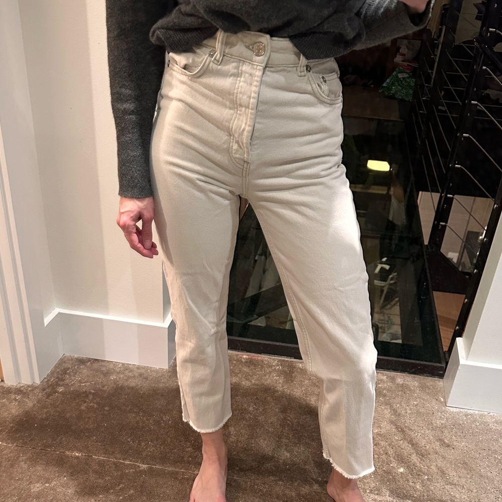 ZARA HIGH RISE STRAIGHT SIZE 2